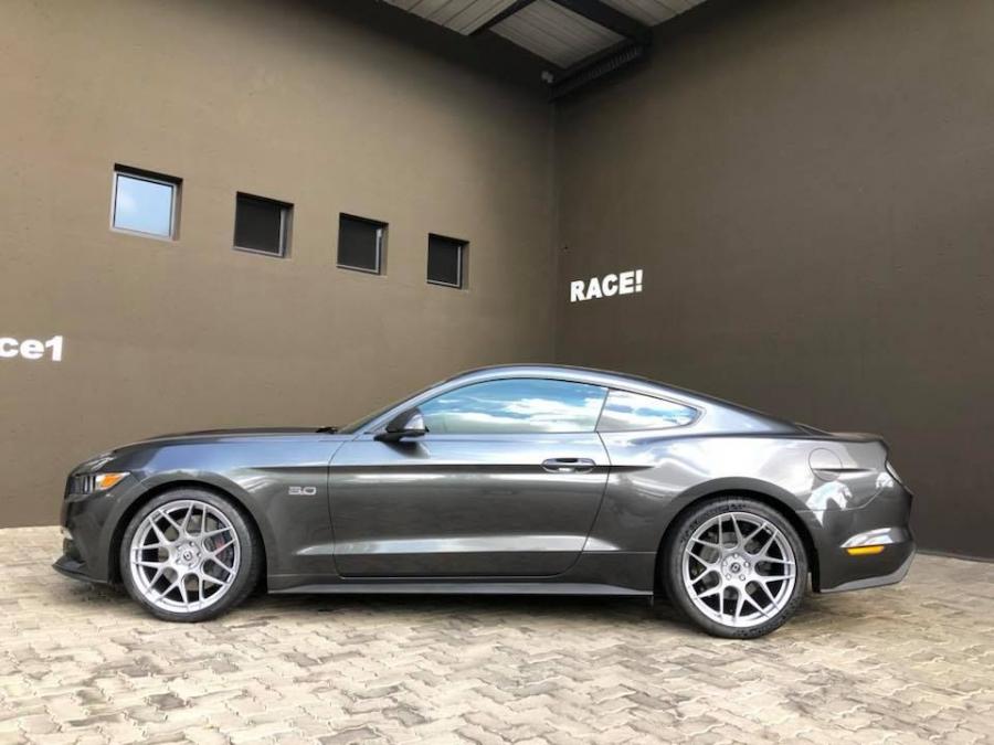  Ford Mustang GT by RACE! 2018 года  (фото 5 из 6)